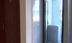 Phát hiện người đàn ông trần như nhộng trong phòng tắm, cô gái chuyển nhà ngay khi biết sự thật