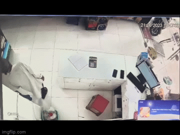 Vụ người đàn ông nghi trộm cọc tiền 20 triệu đồng: Camera ghi gì?