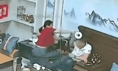 Người vợ dội nước sôi vào chồng để trả thù, nghe đến nguyên nhân dân tình không biết phải bênh ai