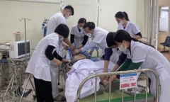 Báo động đỏ toàn bệnh viện cứu người đàn ông bị sốc phản vệ
