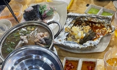 Sa thải 2 tài xế trong vụ du khách tố bị đưa vào quán hải sản
