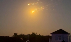 Tàu vũ trụ của SpaceX phát nổ khi thử nghiệm, hàng trăm chuyến bay bị gián đoạn