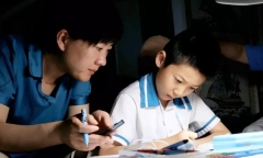 Trường tiểu học quy định học sinh không phải làm bài tập quá 21h30
