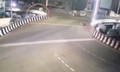 Video: Xe máy tông mạnh vào thành cầu, 2 thanh niên tử vong thương tâm 
