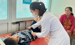 Quảng Ngãi: 17 người nghi ngộ độc sau khi ăn bánh mì xe đẩy