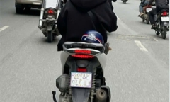 Nam thanh niên bị phạt 5 triệu đồng vì dán sticker che biển số