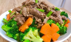 Đổi mới thực đơn cho gia đình bằng món thịt bò xào bông cải, cà rốt ngon nhức nách