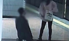 Bị bắt quả tang sàm sỡ phụ nữ, gã biến thái đã có hành động bất ngờ sau đó