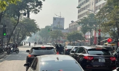 CSGT cho đi khi có tín hiệu đèn đỏ, tài xế có bị phạt nguội? 