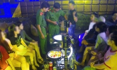 Đột kích bar lớn nhất Phú Quốc, phát hiện nhân viên và khách làm