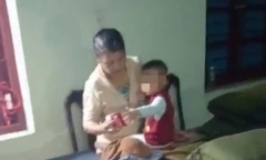 Đà Nẵng sau bão số 13 Kalmaegi: Loạt cây ven biển bật gốc, đường phố ngập rác