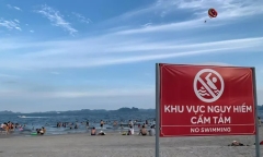 Bé trai 8 tuổi mất tích khi tắm biển ở khu vực cấm