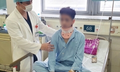 Nam thanh niên gãy cột sống cổ phức tạp được phẫu thuật thành công