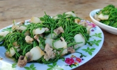 Loại rau có mùi cực hôi nhưng lại được bán giá “trên trời”