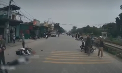 Tin tức tai nạn giao thông mới nhất ngày 11/3: Xe trung chuyển va chạm xe máy, 1 người chết