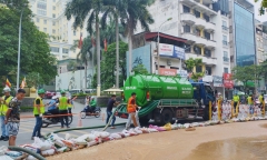 Bùn đất lại bất ngờ phun trào lên mặt đất ở Cát Linh, Hà Nội