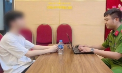 Nam sinh viên sập bẫy