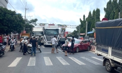 Tin tức tai nạn giao thông mới nhất ngày 23/6: Tai nạn liên hoàn với 4 ô tô