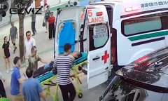 Đang chơi bóng chuyền, người đàn ông  đột quỵ, đổ gục xuống sân