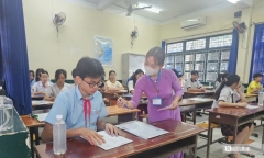 Kỳ thi vào lớp 10 THPT 2025 ở TP.HCM: Nữ giám thị coi thi bước hụt chân, phải nhập viện cấp cứu