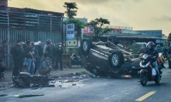 Tin tức tai nạn giao thông mới nhất ngày 11/2: Ô tô lật ngửa sau tai nạn liên hoàn ở Đà Nẵng