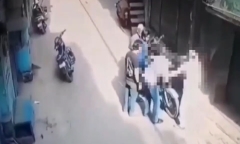 Clip: Đang đi xe máy, nam thanh niên bất ngờ lên cơn đau tim, tử vong thương tâm
