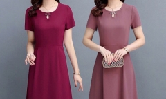 Mẫu váy liền nổi bật và sang trọng chị em tuổi 40