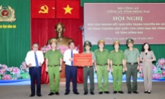 Thưởng nóng các tập thể, cá nhân phá án nhanh vụ 3 người trong 1 gia đình bị bắn tử vong ở Đồng Nai