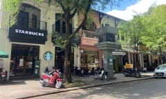 TP.HCM ngày đầu giãn cách: Đường phố vắng vẻ, lác đác chỉ vài người