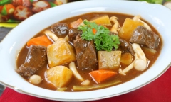 Cuối tuần làm món bò hầm rau củ đãi khách, ai cũng xuýt xoa vì quá ngon