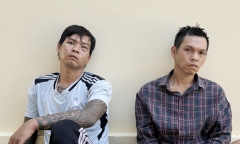 Bắt giữ 2 anh em ruột trốn truy nã đặc biệt, thu nhiều súng và hung khí