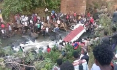 Tai nạn thương tâm tại Ethiopia: Xe tải lao xuống sông, 71 người thiệt mạng