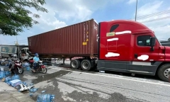 Tin tức tai nạn giao thông mới nhất ngày 30/6: Va chạm với xe đầu kéo, 1 người chết