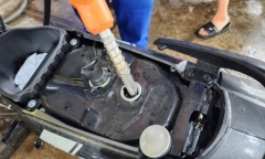 Điều tra vụ quản lý cây xăng bán hơn 12.000 lít dầu pha trộn xăng ra thị trường