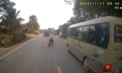 Vụ bé gái 5 tuổi bị xe tải tông tử vong khi vừa xuống xe đưa đón: Tài xế nói gì?