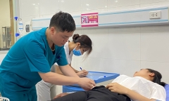 Vụ hơn 300 công nhân nghi ngộ độc: Công nhân phải ăn bánh mì, tự mang cơm đi làm