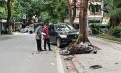 Vụ 2 bố con đi xe máy va chạm ô tô BMW, cô gái 18 tuổi bị đứt rời chân phải ở Hà Nội: Lời kể của nhân chứng