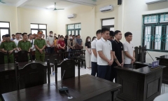 Vì sao hoãn xét xử 5 cầu thủ Hà Tĩnh cùng 5 cô gái tổ chức 