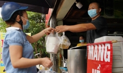 Hà Nội thêm 3 quận trung tâm chuyển sang bán hàng ăn uống mang về