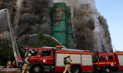 Ô tô chạy quá tốc độ, tông trực diện xe tải đỗ trên cao tốc, 4 sinh viên y khoa tử vong ở Ấn Độ