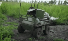 Ukraine lần đầu tiên điều hàng loạt robot ồ ạt tấn công, Nga không kịp trở tay?