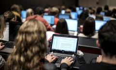 Nhiều trường đại học cho sinh viên học online do mưa lũ
