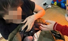 Bé trai còn nguyên dây rốn, tím tái nằm cạnh bờ mương ở Nghệ An 