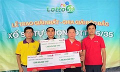 Danh tính người đàn ông trúng 3 giải nhất Vietlott, không đeo mặt nạ nhận giải