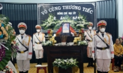 Truy tặng Huy hiệu 