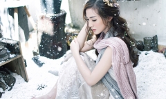 Hot girl Kelly Nguyễn vai trần quyến rũ đón Giáng sinh