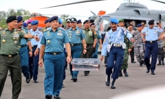 Indonesia vớt được một phi công QZ8501 trong buồng lái