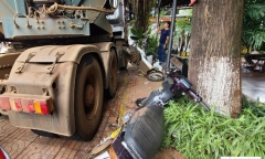 Tin tức tai nạn giao thông mới nhất ngày 21/7: Tránh người phụ nữ sang đường, xe đầu kéo lao vào quán lẩu nướng