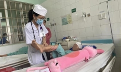 Cứu sống trẻ bị xuất huyết dưới màng cứng, não lệch về một bên 
