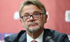 HLV Philippe Troussier trực tiếp công bố danh sách đội tuyển Việt Nam, 20 cầu thủ sẽ bị gạch tên